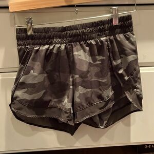 Athleta Mesh Racer Run 3” MidRise XS